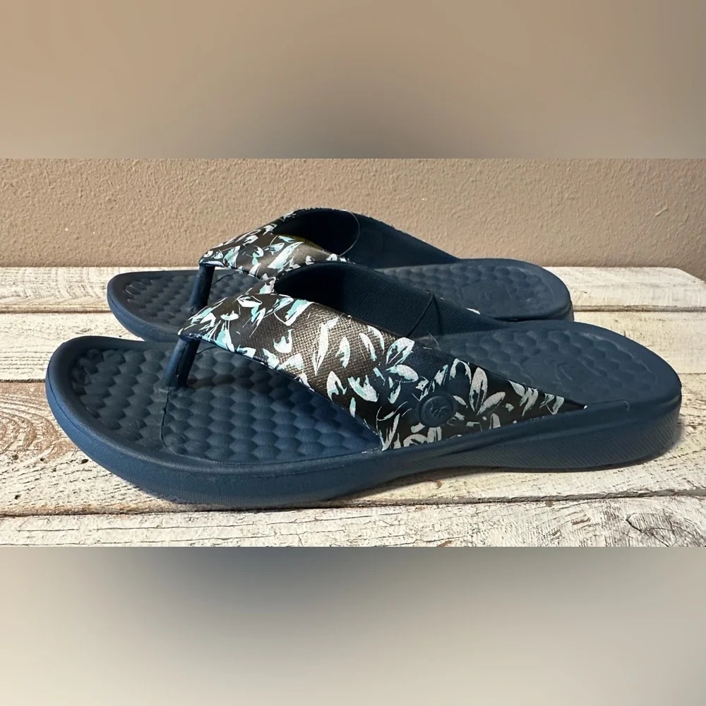 Joybees 🐝 Floral Flip Flop - NWT